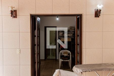 Casa para alugar com 330m², 5 quartos e 8 vagasDespensa