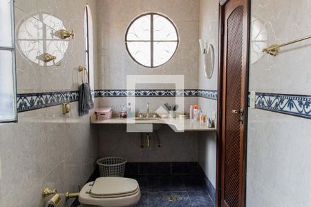 Casa para alugar com 330m², 5 quartos e 8 vagasBanheiro da Suíte 1