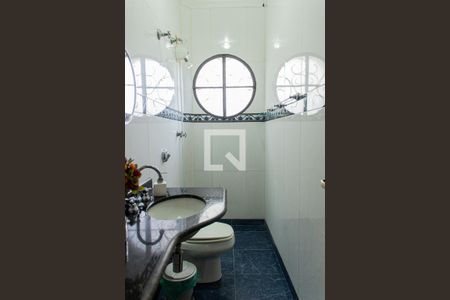 Casa para alugar com 330m², 5 quartos e 8 vagasBanheiro 2