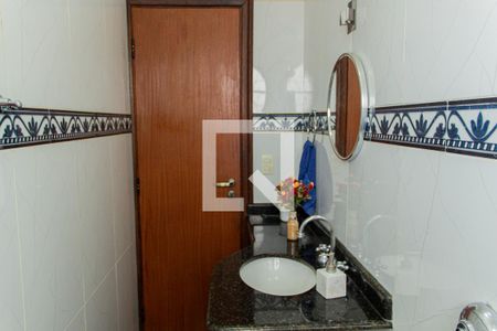 Casa para alugar com 330m², 5 quartos e 8 vagasBanheiro 2