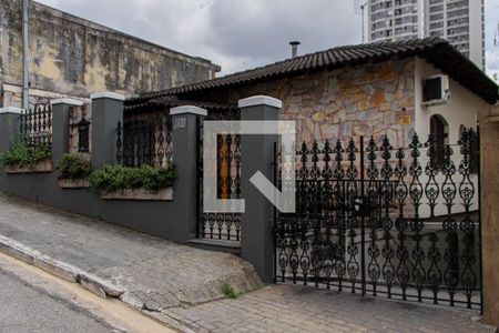 Casa para alugar com 330m², 5 quartos e 8 vagasFachada