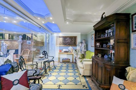 Casa à venda com 800m², 7 quartos e 6 vagas Casa à venda com 800m², 7 quartos e 6 vagasSala da garagem