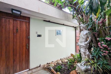 Casa à venda com 800m², 7 quartos e 6 vagas Casa à venda com 800m², 7 quartos e 6 vagasGaragem