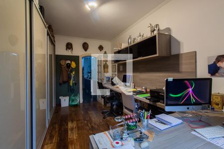 Casa à venda com 520m², 4 quartos e 2 vagasEscritório