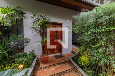 Casa à venda com 520m², 4 quartos e 2 vagasEntrada