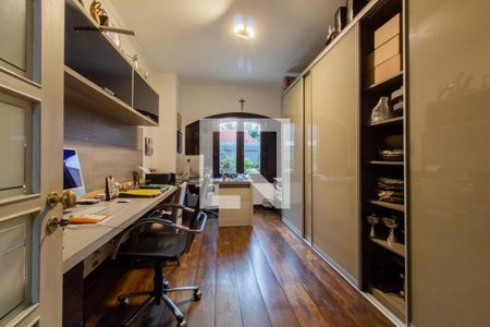 Casa à venda com 520m², 4 quartos e 2 vagasEscritório