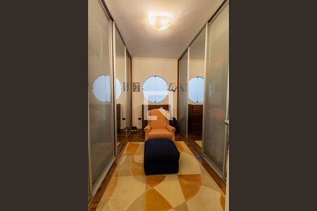 Casa à venda com 520m², 4 quartos e 2 vagasCloset da suíte