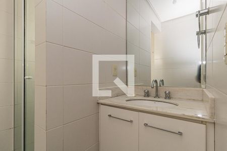 Banheiro de kitnet/studio para alugar com 1 quarto, 30m² em Rio Branco, Porto Alegre
