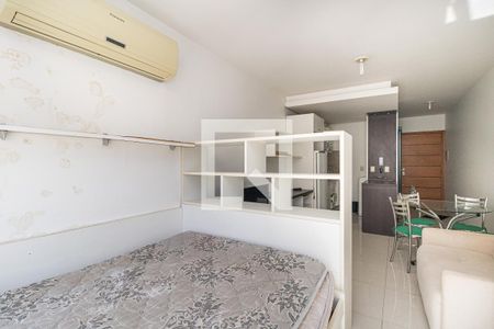 Sala/Quarto de kitnet/studio para alugar com 1 quarto, 30m² em Rio Branco, Porto Alegre