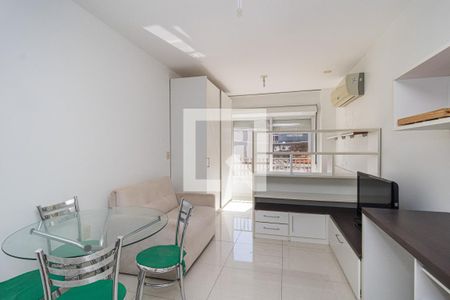 Sala/Quarto de kitnet/studio para alugar com 1 quarto, 30m² em Rio Branco, Porto Alegre