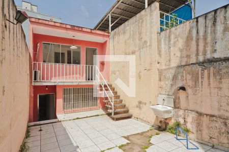 Casa à venda com 300m², 6 quartos e 2 vagasCasa 4 - área externa