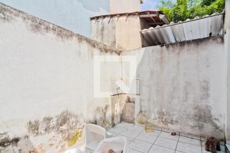 Casa à venda com 300m², 6 quartos e 2 vagasCasa 3 - área externa