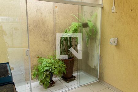 Casa para alugar com 70m², 2 quartos e 1 vagaQuintal