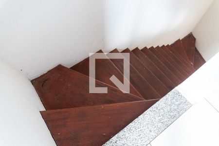 Casa para alugar com 55m², 1 quarto e sem vagaEscada