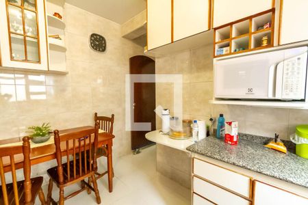 Casa à venda com 280m², 4 quartos e 4 vagas Casa à venda com 280m², 4 quartos e 4 vagasCozinha