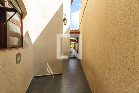 Casa à venda com 280m², 4 quartos e 4 vagas Casa à venda com 280m², 4 quartos e 4 vagasCorredor Lateral