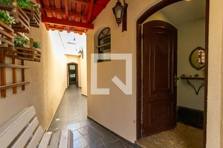 Casa à venda com 280m², 4 quartos e 4 vagas Casa à venda com 280m², 4 quartos e 4 vagasCorredor Lateral