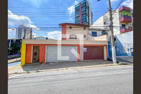Casa à venda com 280m², 4 quartos e 4 vagas Casa à venda com 280m², 4 quartos e 4 vagasFachada