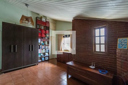 Casa à venda com 280m², 4 quartos e 4 vagas Casa à venda com 280m², 4 quartos e 4 vagasSala de Lareira