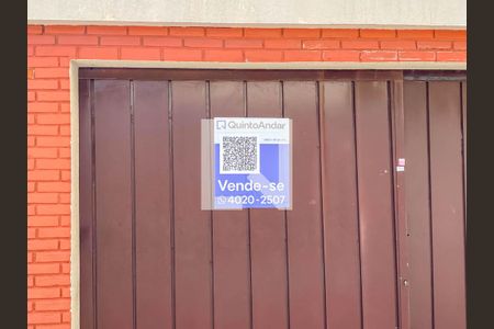 Casa à venda com 280m², 4 quartos e 4 vagas Casa à venda com 280m², 4 quartos e 4 vagasPlaca