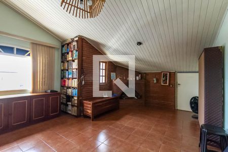 Casa à venda com 280m², 4 quartos e 4 vagas Casa à venda com 280m², 4 quartos e 4 vagasSala de Lareira