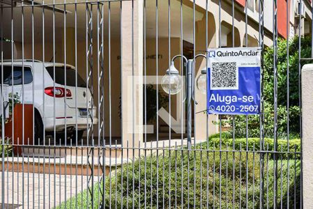 Apartamento para alugar com 70m², 2 quartos e 1 vagaInstalação da Plaquinha QA na fachada do imóvel