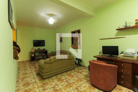 Casa à venda com 383m², 5 quartos e 8 vagasEntre Quartos