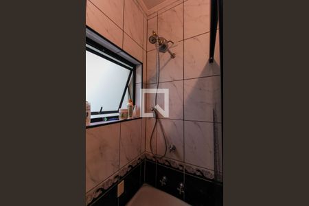 Casa à venda com 383m², 5 quartos e 8 vagasBanheiro do Quarto 1