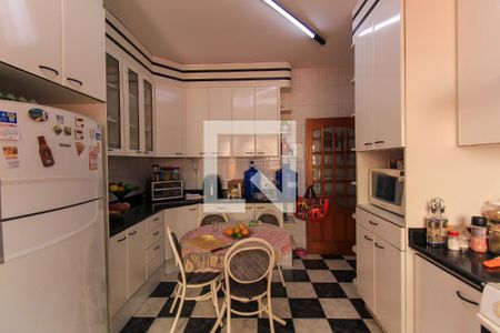 Casa à venda com 383m², 5 quartos e 8 vagasCozinha