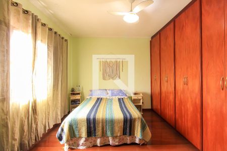 Casa à venda com 383m², 5 quartos e 8 vagasQuarto 1