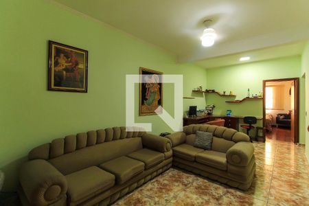 Casa à venda com 383m², 5 quartos e 8 vagasEntre Quartos