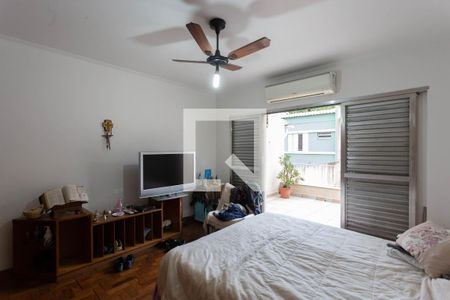 Casa à venda com 220m², 3 quartos e 3 vagasSuite