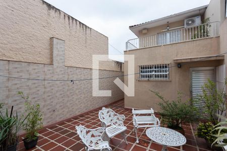 Casa à venda com 220m², 3 quartos e 3 vagasQuintal