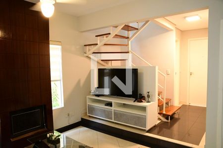 Casa de condomínio para alugar com 138m², 3 quartos e 2 vagasSala