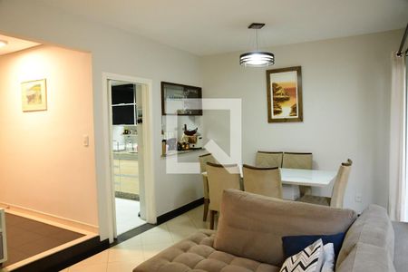 Sala de casa de condomínio para alugar com 3 quartos, 138m² em Jardim Rebelato, Cotia