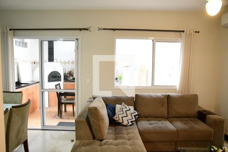 Casa de condomínio para alugar com 138m², 3 quartos e 2 vagasSala