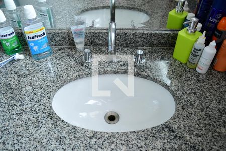 Casa de condomínio para alugar com 138m², 3 quartos e 2 vagasBanheiro da Suíte