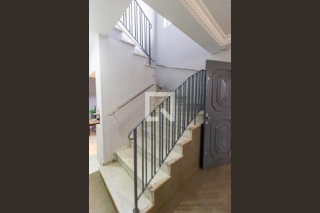 Casa à venda com 154m², 3 quartos e 2 vagasEscada