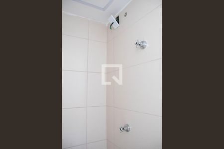 Banheiro de kitnet/studio para alugar com 0 quarto, 25m² em Vila Nilo, São Paulo