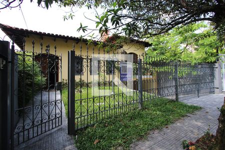 Casa à venda com 300m², 5 quartos e 3 vagasFachada do imóvel Plaquinha QuintoAndar