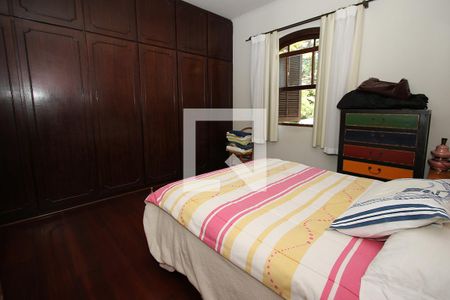 Casa à venda com 300m², 5 quartos e 3 vagasQuarto Suíte 2