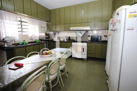 Casa à venda com 300m², 5 quartos e 3 vagasCozinha