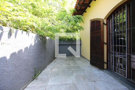 Casa à venda com 300m², 5 quartos e 3 vagasQuintal e Jardim