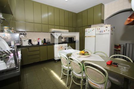 Casa à venda com 300m², 5 quartos e 3 vagasCozinha