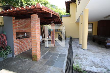 Casa à venda com 300m², 5 quartos e 3 vagasChurrasqueira