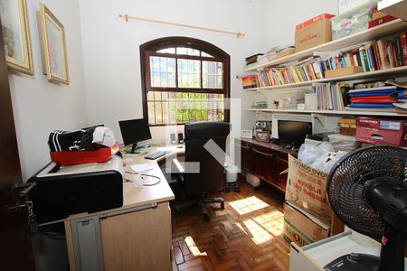 Casa à venda com 300m², 5 quartos e 3 vagasEscritório