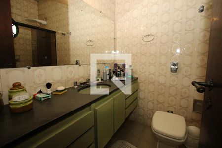 Casa à venda com 300m², 5 quartos e 3 vagasBanheiro da Suíte 2