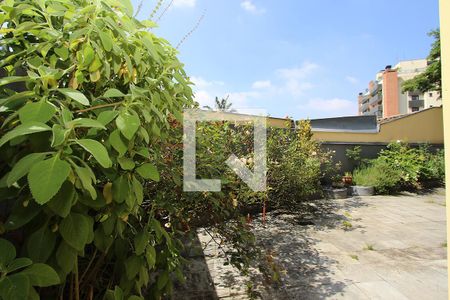 Casa à venda com 300m², 5 quartos e 3 vagasQuintal e Jardim