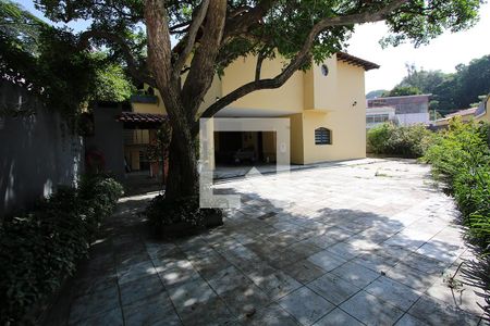 Casa à venda com 300m², 5 quartos e 3 vagasQuintal e Jardim