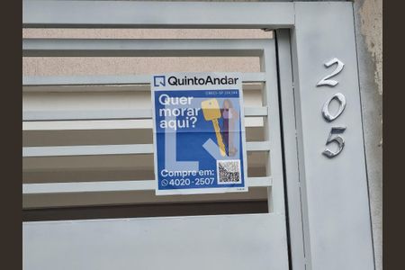 Apartamento à venda com 65m², 2 quartos e 2 vagas Apartamento à venda com 65m², 2 quartos e 2 vagasPlaquinha instalada no portão do imóvel